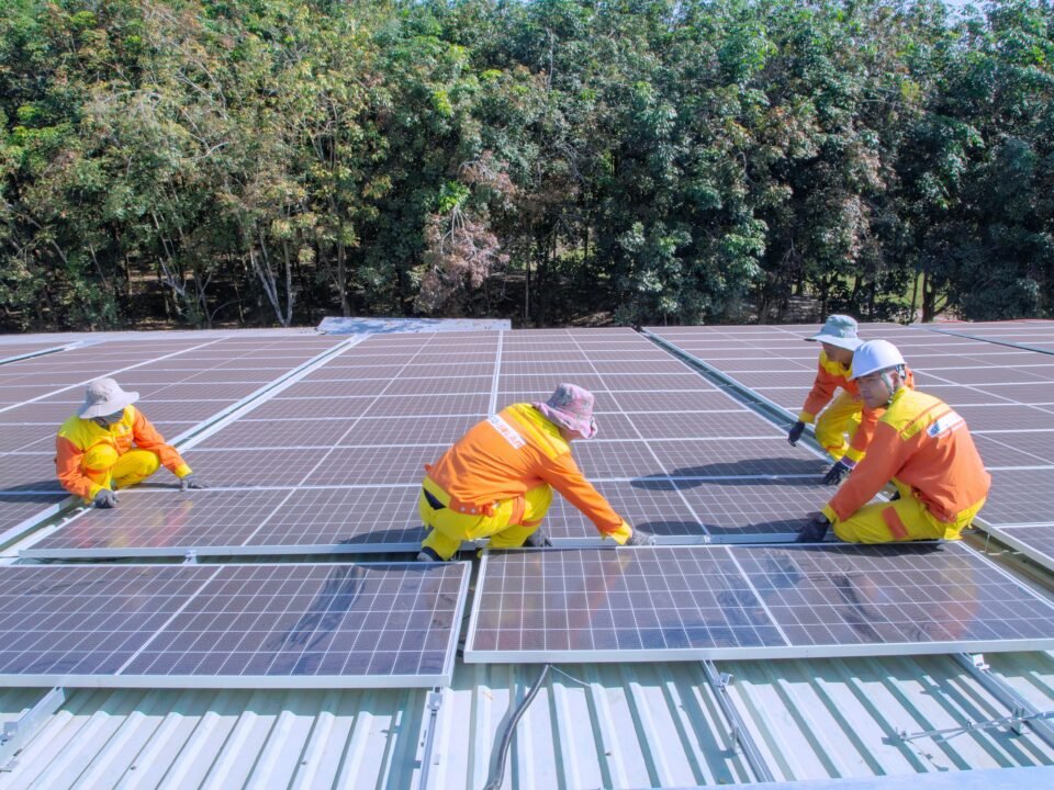 A complete guide about top solar companies in India